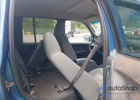 2004 Jeep Liberty Sport z USA, uszkodzony, nr VIN 1J4GL48KX4W126754